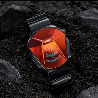 Model DARTH zo špeciálnej edície STORM je naozaj originálny 😎 Ak hľadáte extravaganciu, tak značka @stormlondonofficial je...